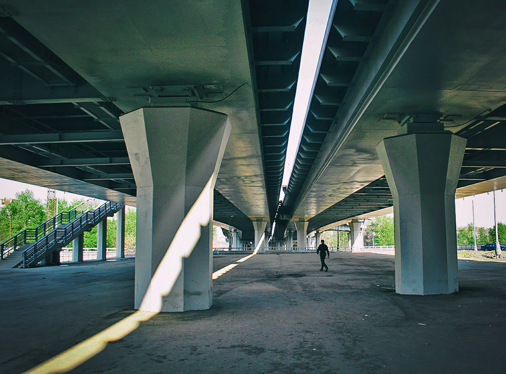 Вид из под моста